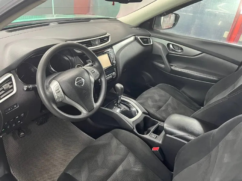 Продаю свой автомобиль, nissan rogue 2016 год,2,5 cvt 171 л. с, пробег 180300,вариатор, сильная комплектация:бесключевой запуск, панорамная крыша, 4 камеры 360 обзор, датчик слепых зон, электропривод багажника, датчики давления шин, полный привод и тд. не прокуренный салон, гаражное хранение, лобовое в атермальной пленке люмар (допускается гаи), два ключа, газ ланди рензо (вписан в техпаспорт), на все вопросы отвечу по телефону. г.мариуполь +79497398234 цена:1.900.000₽ - фотография - 6