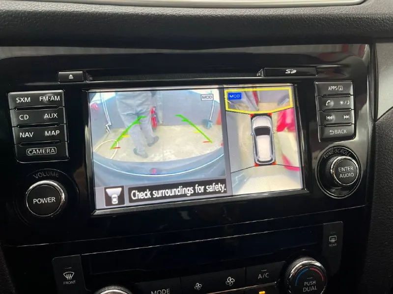 Продаю свой автомобиль, nissan rogue 2016 год,2,5 cvt 171 л. с, пробег 180300,вариатор, сильная комплектация:бесключевой запуск, панорамная крыша, 4 камеры 360 обзор, датчик слепых зон, электропривод багажника, датчики давления шин, полный привод и тд. не прокуренный салон, гаражное хранение, лобовое в атермальной пленке люмар (допускается гаи), два ключа, газ ланди рензо (вписан в техпаспорт), на все вопросы отвечу по телефону. г.мариуполь +79497398234 цена:1.900.000₽ - фотография - 7