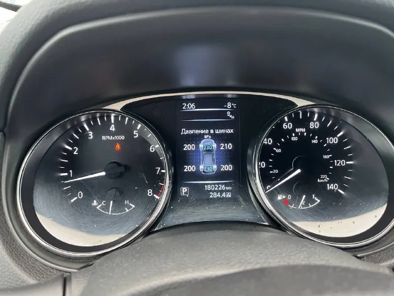 Продаю свой автомобиль, nissan rogue 2016 год,2,5 cvt 171 л. с, пробег 180300,вариатор, сильная комплектация:бесключевой запуск, панорамная крыша, 4 камеры 360 обзор, датчик слепых зон, электропривод багажника, датчики давления шин, полный привод и тд. не прокуренный салон, гаражное хранение, лобовое в атермальной пленке люмар (допускается гаи), два ключа, газ ланди рензо (вписан в техпаспорт), на все вопросы отвечу по телефону. г.мариуполь +79497398234 цена:1.900.000₽ - фотография - 8