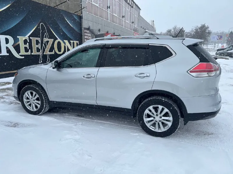 Продаю свой автомобиль, nissan rogue 2016 год,2,5 cvt 171 л. с, пробег 180300,вариатор, сильная комплектация:бесключевой запуск, панорамная крыша, 4 камеры 360 обзор, датчик слепых зон, электропривод багажника, датчики давления шин, полный привод и тд. не прокуренный салон, гаражное хранение, лобовое в атермальной пленке люмар (допускается гаи), два ключа, газ ланди рензо (вписан в техпаспорт), на все вопросы отвечу по телефону. г.мариуполь +79497398234 цена:1.900.000₽ - фотография - 9