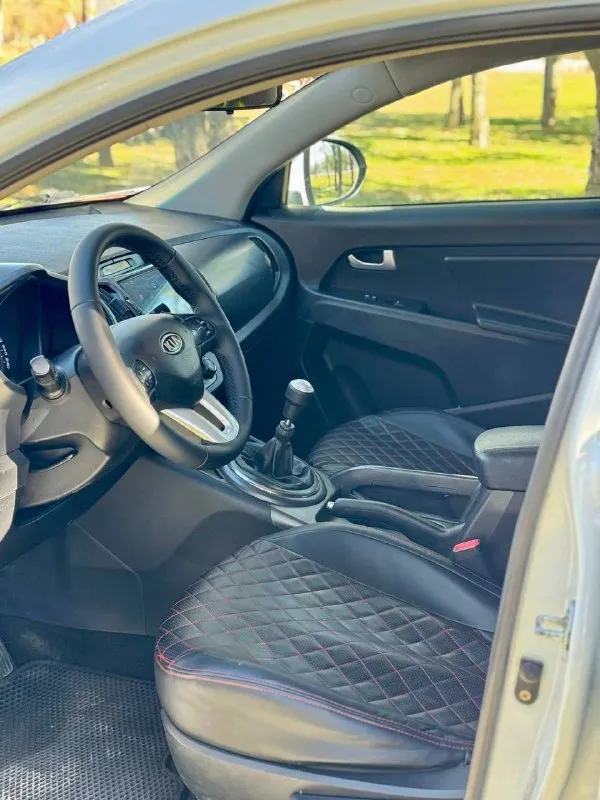 ⚪️ Kia sportage awd
💰Цена: 1 170 000р
🏢Город: мариуполь
📅Год выпуска: 2012
🧾Пробег: 180 666км.
⚙️Двигатель: 2.0
⛽Топливо: бензин
⚙️Кпп: механика
📞 Телефон:
+7-949-727-41-51
+7-989-263-55-56
+7-949-551-91-52
💾 Описание:
Sportage - безусловный лидер. ..
✔️Опрятный кузов без коррозии
✔️Южная эксплуатация
✔️Техническая часть на 5+
💥 Новый двигатель установлен 25 000км назад работает идеально, мкпп и полный привод без нареканий, ходовая сбитая.
Отличная комплектация:
Кондиционер ❄️ (холодит отлично), подогрев всех сидений, кожаный мульти-руль, полный электропакет, птф, abs, airbag, гур, android магнитола, литые диски.
➕Автомобиль с пройденным техническим осмотром и готов к переоформлению.
Улица шевченко 2️⃣6️⃣9️⃣ - фотография - 9