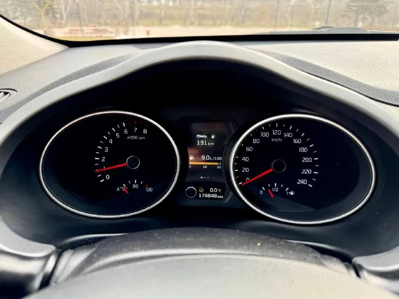 ⚪️ Kia sportage restyling awd

💰Цена: 1 300 000р
🏢Город: мариуполь
📅Год выпуска: 2014
🧾Пробег: 174 848км.
⚙️Двигатель: 2.0
⛽Топливо: бензин
⚙️Кпп: механика 6-ст

📞 Телефон:

+7-949-727-41-51
+7-989-263-55-56
+7-949-551-91-52

💾 Описание:

Sport. .. Езусловный лидер среди паркетников на российском рынке. Бензиновый двигатель g4kd объёмом 2.0 литра в паре с классической шестиступенчатой механикой и полноприводной компоновкой не имеет заводских недостатков, надежный, неприхотливый и дешевый в обслуживании как и весь автомобиль.

✅ Рестайлинг

✅ Один владелец, птс оригинал

✅ Техническая часть на 5+

✅ Южная эксплуатация

Двигатель работает ровно без расхода масла, мкпп и полный привод без нареканий, ходовая сбитая.

Богатая комплектация:

❄️/🔥 Двухзонный климат контроль, подогрев всех сидений, кожаный мульти-руль с подогревом, полный электропакет, птф, abs, airbag, гур, круиз контроль, android магнитола с камерой заднего вида, оригинальные литые диски на новой зимней - фотография - 10