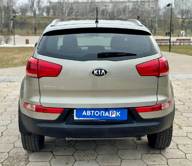 ⚪️ Kia sportage restyling awd

💰Цена: 1 300 000р
🏢Город: мариуполь
📅Год выпуска: 2014
🧾Пробег: 174 848км.
⚙️Двигатель: 2.0
⛽Топливо: бензин
⚙️Кпп: механика 6-ст

📞 Телефон:

+7-949-727-41-51
+7-989-263-55-56
+7-949-551-91-52

💾 Описание:

Sport. .. Езусловный лидер среди паркетников на российском рынке. Бензиновый двигатель g4kd объёмом 2.0 литра в паре с классической шестиступенчатой механикой и полноприводной компоновкой не имеет заводских недостатков, надежный, неприхотливый и дешевый в обслуживании как и весь автомобиль.

✅ Рестайлинг

✅ Один владелец, птс оригинал

✅ Техническая часть на 5+

✅ Южная эксплуатация

Двигатель работает ровно без расхода масла, мкпп и полный привод без нареканий, ходовая сбитая.

Богатая комплектация:

❄️/🔥 Двухзонный климат контроль, подогрев всех сидений, кожаный мульти-руль с подогревом, полный электропакет, птф, abs, airbag, гур, круиз контроль, android магнитола с камерой заднего вида, оригинальные литые диски на новой зимней - фотография - 5