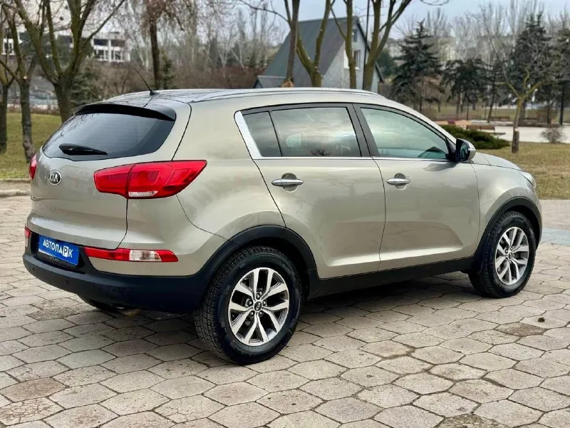 ⚪️ Kia sportage restyling awd

💰Цена: 1 300 000р
🏢Город: мариуполь
📅Год выпуска: 2014
🧾Пробег: 174 848км.
⚙️Двигатель: 2.0
⛽Топливо: бензин
⚙️Кпп: механика 6-ст

📞 Телефон:

+7-949-727-41-51
+7-989-263-55-56
+7-949-551-91-52

💾 Описание:

Sport. .. Езусловный лидер среди паркетников на российском рынке. Бензиновый двигатель g4kd объёмом 2.0 литра в паре с классической шестиступенчатой механикой и полноприводной компоновкой не имеет заводских недостатков, надежный, неприхотливый и дешевый в обслуживании как и весь автомобиль.

✅ Рестайлинг

✅ Один владелец, птс оригинал

✅ Техническая часть на 5+

✅ Южная эксплуатация

Двигатель работает ровно без расхода масла, мкпп и полный привод без нареканий, ходовая сбитая.

Богатая комплектация:

❄️/🔥 Двухзонный климат контроль, подогрев всех сидений, кожаный мульти-руль с подогревом, полный электропакет, птф, abs, airbag, гур, круиз контроль, android магнитола с камерой заднего вида, оригинальные литые диски на новой зимней - фотография - 6