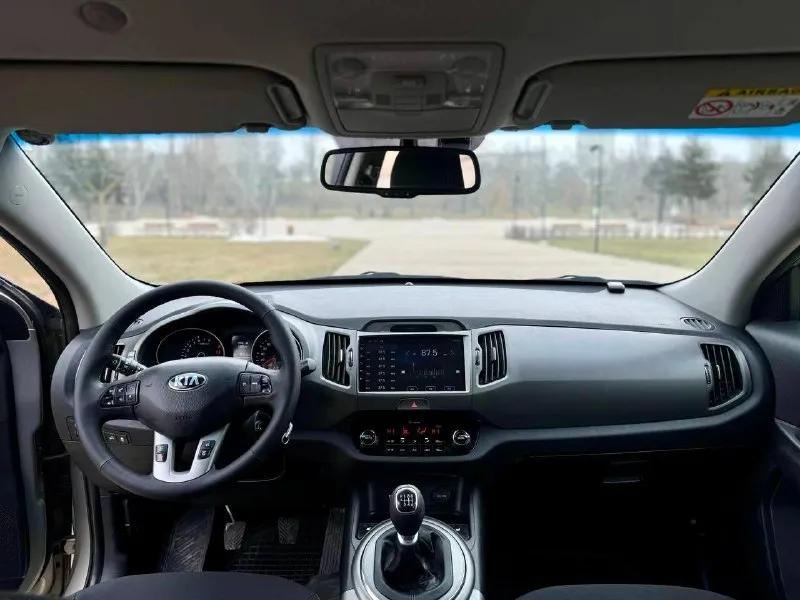 ⚪️ Kia sportage restyling awd

💰Цена: 1 300 000р
🏢Город: мариуполь
📅Год выпуска: 2014
🧾Пробег: 174 848км.
⚙️Двигатель: 2.0
⛽Топливо: бензин
⚙️Кпп: механика 6-ст

📞 Телефон:

+7-949-727-41-51
+7-989-263-55-56
+7-949-551-91-52

💾 Описание:

Sport. .. Езусловный лидер среди паркетников на российском рынке. Бензиновый двигатель g4kd объёмом 2.0 литра в паре с классической шестиступенчатой механикой и полноприводной компоновкой не имеет заводских недостатков, надежный, неприхотливый и дешевый в обслуживании как и весь автомобиль.

✅ Рестайлинг

✅ Один владелец, птс оригинал

✅ Техническая часть на 5+

✅ Южная эксплуатация

Двигатель работает ровно без расхода масла, мкпп и полный привод без нареканий, ходовая сбитая.

Богатая комплектация:

❄️/🔥 Двухзонный климат контроль, подогрев всех сидений, кожаный мульти-руль с подогревом, полный электропакет, птф, abs, airbag, гур, круиз контроль, android магнитола с камерой заднего вида, оригинальные литые диски на новой зимней - фотография - 7