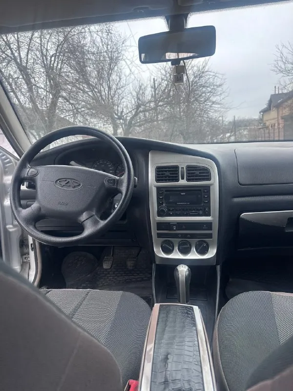 Продам чери амулет 2011 года, обьем двигателя 1.5,механика. я хозяин хорошая комплектация 4 электро стеклоподъемника, кондиционер, абс машина в очень хорошем состоянии, не гнилая. оригинальный пробег 102000км кузов весь в заводском окрасе, стекла все родные, в дтп машина не участвовала. стоит газовое оборудования, евро 4,вписанное в птс. цена 380000 торг. +79495887568 📞 звоните: +7(949)5887568 - фотография - 5