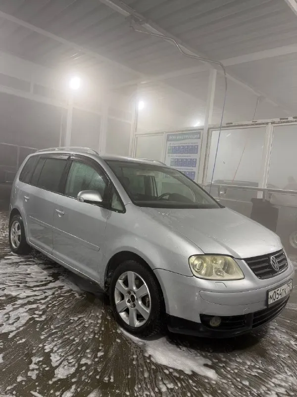 Продам обмен volkswagen touran 2004 год 7 местный 2 литра турбо на автомате подогрева зеркал подогрев сидения кожаный салон круизконтроль машина сел поехал цена данного авто 430 тыс рублей торг +79494452420 📲 tg: @davidydhdbd 📞 звоните: +7(949)4452420 - фотография - 4