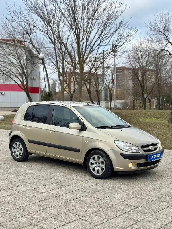 ❤️ hyundai getz at 💰цена: 640 000р 🏢город: мариуполь 📅год выпуска: 2006 🧾пробег: 105 842км ⚙️двигатель: 1.4 ⛽топливо: бензин ⚙️кпп: автомат 📞 телефон: +7-949-727-41-51 +7-989-263-55-56 +7-949-551-91-52 💾 описание: ✅ местный, не пригнанный автомобиль ✅ один владелец, птс оригинал ✅ кузов в отличном состоянии ✅ техническая часть на 5+ ✅ салон как новый ✅ коробка автомат кондиционер ❄️ (работает отлично), abs, airbag, 4 стеклоподъемника, электро зеркала, гидроусилитель руля, птф, регулировка сиденья по высоте, магнитола с usb. улица шевченко 269 🏦 возможна продажа в кредит по двум документам. - фотография - 1