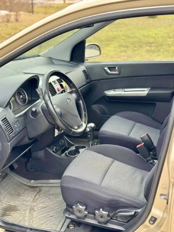 ❤️ hyundai getz at 💰цена: 640 000р 🏢город: мариуполь 📅год выпуска: 2006 🧾пробег: 105 842км ⚙️двигатель: 1.4 ⛽топливо: бензин ⚙️кпп: автомат 📞 телефон: +7-949-727-41-51 +7-989-263-55-56 +7-949-551-91-52 💾 описание: ✅ местный, не пригнанный автомобиль ✅ один владелец, птс оригинал ✅ кузов в отличном состоянии ✅ техническая часть на 5+ ✅ салон как новый ✅ коробка автомат кондиционер ❄️ (работает отлично), abs, airbag, 4 стеклоподъемника, электро зеркала, гидроусилитель руля, птф, регулировка сиденья по высоте, магнитола с usb. улица шевченко 269 🏦 возможна продажа в кредит по двум документам. - фотография - 9