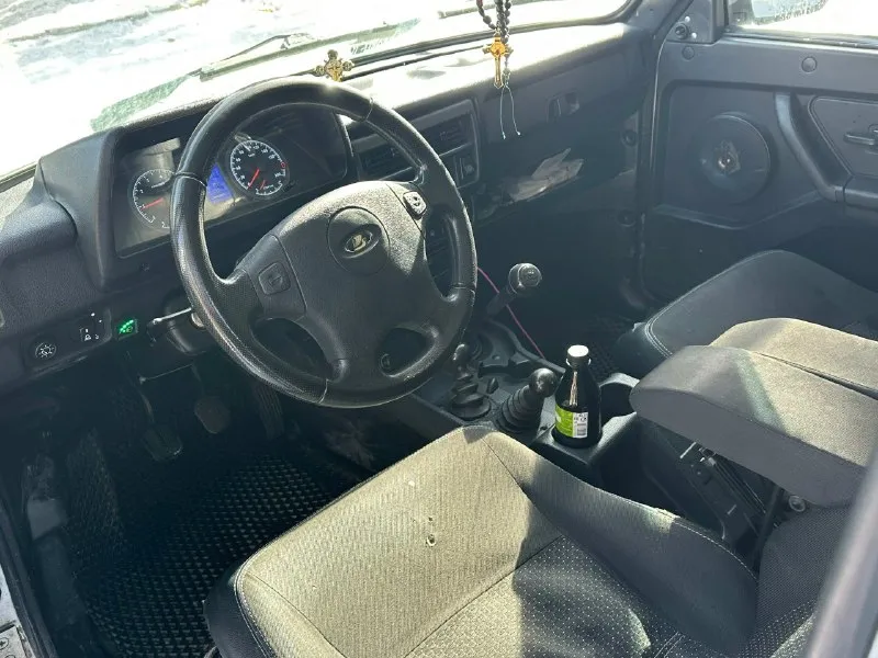 Продам нива‼️ год -2014 обьём 1,7 авто без вложений. двигатель работает отлично кпп переключает как и положено раздатки работают отлично включаются и переключаются как и положено по ходовой части вложений не требует по кузову не гнилая без рыжиков новая резина на дисках стоит газовое оборудование. документы чистые. переоформить без проблем. рассмотрю обмен с вашей доплатой. если не дозвонились пишите. цена 480 торг будет +79495389260 📞 звоните: +7(949)5389260 - фотография - 4