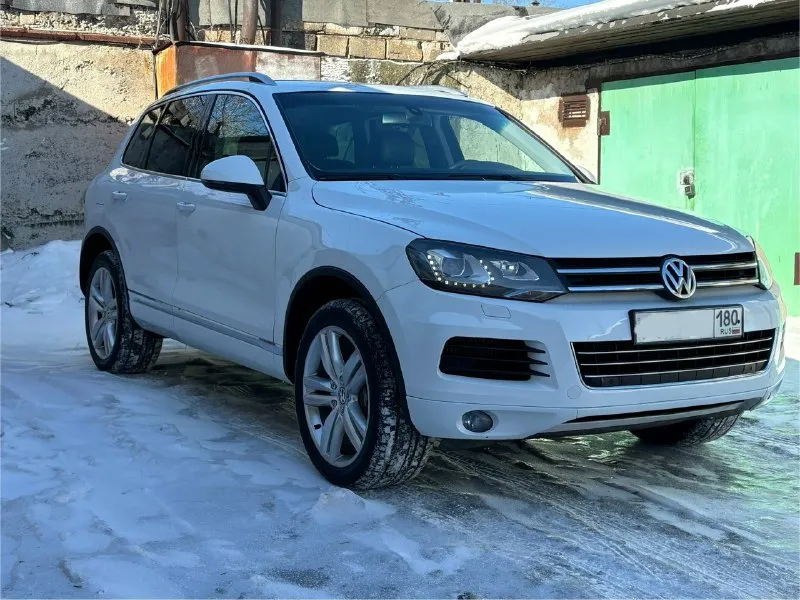 Продам volkswagen touareg 2 nf 3.0 2012 г. в (декабрь)245л. с (до налог) пробег 203 500км акпп 8 ступенчатая аisin цена‼️ 2 150 000₽‼️торг автомобиль был пригнан с германии, и все время находился в донецкой области обычная подвеска на пружинах(никакой пневмо-подвески), хорошая комплектация, кожаный салон, эл сидения с памятью, и подогревами, штатная навигация, круиз контроль, полный привод с множеством регулировок, ,эл зеркала, эл. ст подьемники, датчик света, датчик дождя адаптивный свет и многое др. , в автомобиле работает все в штатном режиме, делать ничего не нужно,2комплекта колес, диски r20 от r line оригинал юридически автомобиль чистый, я собственник, свежий техосмотр г. макеевка +7949 048 76 85 tg +7949 515 43 55 📞 звоните: +7(949)0487685 - фотография - 1