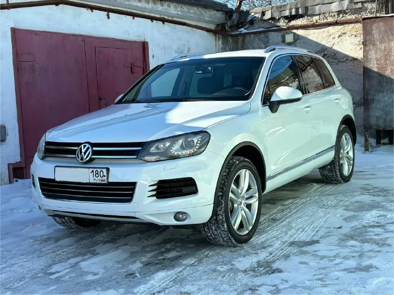 Продам volkswagen touareg 2 nf 3.0 2012 г. в (декабрь)245л. с (до налог) пробег 203 500км акпп 8 ступенчатая аisin цена‼️ 2 150 000₽‼️торг автомобиль был пригнан с германии, и все время находился в донецкой области обычная подвеска на пружинах(никакой пневмо-подвески), хорошая комплектация, кожаный салон, эл сидения с памятью, и подогревами, штатная навигация, круиз контроль, полный привод с множеством регулировок, ,эл зеркала, эл. ст подьемники, датчик света, датчик дождя адаптивный свет и многое др. , в автомобиле работает все в штатном режиме, делать ничего не нужно,2комплекта колес, диски r20 от r line оригинал юридически автомобиль чистый, я собственник, свежий техосмотр г. макеевка +7949 048 76 85 tg +7949 515 43 55 📞 звоните: +7(949)0487685 - фотография - 2
