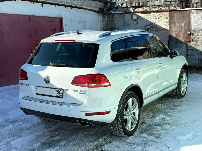 Продам volkswagen touareg 2 nf 3.0 2012 г. в (декабрь)245л. с (до налог) пробег 203 500км акпп 8 ступенчатая аisin цена‼️ 2 150 000₽‼️торг автомобиль был пригнан с германии, и все время находился в донецкой области обычная подвеска на пружинах(никакой пневмо-подвески), хорошая комплектация, кожаный салон, эл сидения с памятью, и подогревами, штатная навигация, круиз контроль, полный привод с множеством регулировок, ,эл зеркала, эл. ст подьемники, датчик света, датчик дождя адаптивный свет и многое др. , в автомобиле работает все в штатном режиме, делать ничего не нужно,2комплекта колес, диски r20 от r line оригинал юридически автомобиль чистый, я собственник, свежий техосмотр г. макеевка +7949 048 76 85 tg +7949 515 43 55 📞 звоните: +7(949)0487685 - фотография - 4