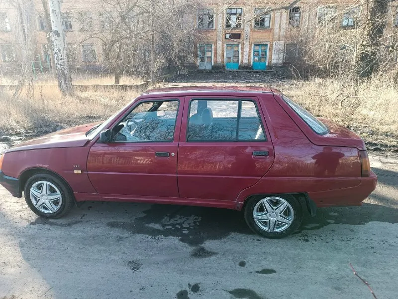 Автор: продам заз 1103(славута)2003 г. в, машина полностью на ходу сел и поехал, двигатель объёмом 1200см3,кпп не гремит скоростя не вылетают, кузов не гнилой всё целое в сварке авто не нуждается, ходовая часть в хорошем состоянии, установлено новое сцепление и тормозной вакумный усилитель тормозов, чистый салон, продажа по тп документы укр. и днр учёты, цена 55000 рублей, г. донецк, кировский район, +7(949)630-46-36.. !!!наш телеграм канал [ бесплатное размещение за репост!!! правила сообщества [ мы в мах [ [ 📞 звоните: +7(949)6304636 - фотография - 3