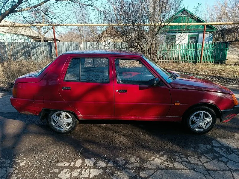 Автор: продам заз 1103(славута)2003 г. в, машина полностью на ходу сел и поехал, двигатель объёмом 1200см3,кпп не гремит скоростя не вылетают, кузов не гнилой всё целое в сварке авто не нуждается, ходовая часть в хорошем состоянии, установлено новое сцепление и тормозной вакумный усилитель тормозов, чистый салон, продажа по тп документы укр. и днр учёты, цена 55000 рублей, г. донецк, кировский район, +7(949)630-46-36.. !!!наш телеграм канал [ бесплатное размещение за репост!!! правила сообщества [ мы в мах [ [ 📞 звоните: +7(949)6304636 - фотография - 4