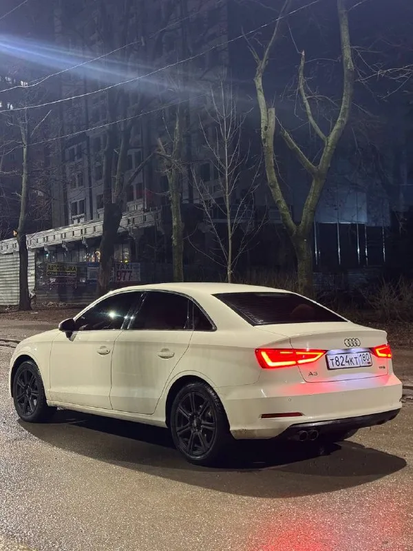 В продаже audi a3 конец 2013 года🤍 реальный пробег авто 154.700км✅ авто каждый день на ходу ✅ обслуженная коробка dsg dq200🤟 1.4 turbo так же обслужен и не расходует масло🔥 продажа от собственника ‼️ 6 владельцев по птс📜 комплектация: кондиционер ❄️ два комплекта колес🛞🛞 омыватель передних фар выездная мультимедиа с отличным звучанием✅ комбинированная кожа✅ мультируль✅ обогрев лобового стекла✅ подогрев сидений✅ рассмотрим обмен‼️ находится г. донецк 🌃 цена:1.390.000 💰💰💰 связь: +79490969474☎️ 📞 звоните: +7(949)0969474 - фотография - 3