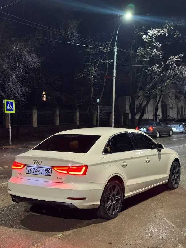 В продаже audi a3 конец 2013 года🤍 реальный пробег авто 154.700км✅ авто каждый день на ходу ✅ обслуженная коробка dsg dq200🤟 1.4 turbo так же обслужен и не расходует масло🔥 продажа от собственника ‼️ 6 владельцев по птс📜 комплектация: кондиционер ❄️ два комплекта колес🛞🛞 омыватель передних фар выездная мультимедиа с отличным звучанием✅ комбинированная кожа✅ мультируль✅ обогрев лобового стекла✅ подогрев сидений✅ рассмотрим обмен‼️ находится г. донецк 🌃 цена:1.390.000 💰💰💰 связь: +79490969474☎️ 📞 звоните: +7(949)0969474 - фотография - 4