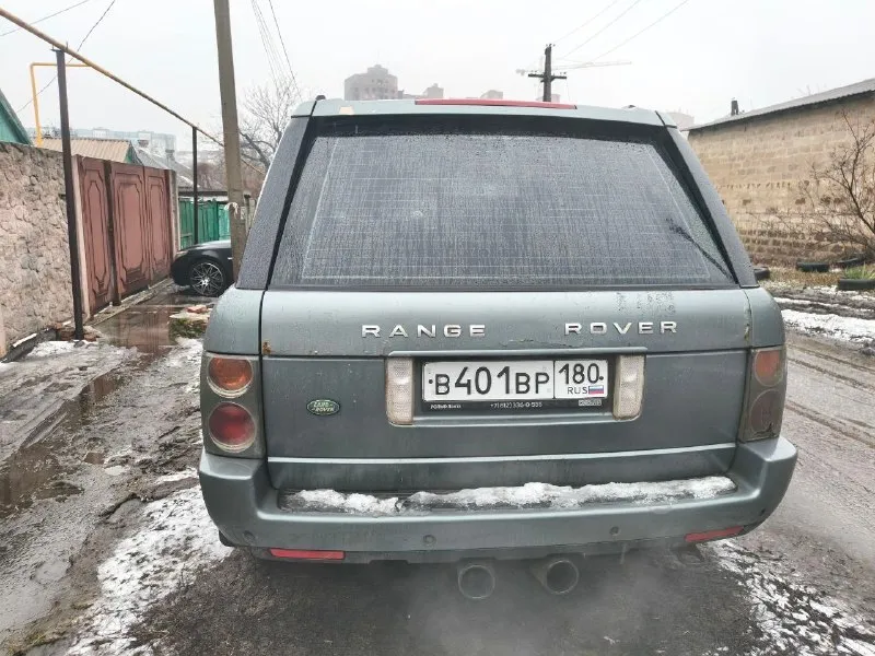 Продам land rover range rover, цена 800 000 рублей с торгом. двигатель v8 4.4 bmw. по машине серьезных неисправностей нет, мотор и выхлоп приятно рычат, машина прёт как надо, очень приятна на ходу, вложений не требует. перерасхода топлива, и масла нет. нигде ничего не течёт, по железу внутри всё хорошо однозначно. кузов в хорошем состоянии, подвеска не гремит не скрипит, работает мягко и исправно проходит неровности. салон кожа, люк-панорама, полный электропакет, кондиционер и уйма всех возможных опций, машина в максимальной комплектации. учёт рф, продажа по дкп через мрео. звоните по номеру +79494654231 - людмила, +79498149267- кирилл. осмотр киевский район, жд. 📞 звоните: +7(949)4654231 - фотография - 2