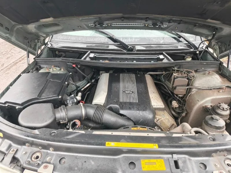 Продам land rover range rover, цена 800 000 рублей с торгом. двигатель v8 4.4 bmw. по машине серьезных неисправностей нет, мотор и выхлоп приятно рычат, машина прёт как надо, очень приятна на ходу, вложений не требует. перерасхода топлива, и масла нет. нигде ничего не течёт, по железу внутри всё хорошо однозначно. кузов в хорошем состоянии, подвеска не гремит не скрипит, работает мягко и исправно проходит неровности. салон кожа, люк-панорама, полный электропакет, кондиционер и уйма всех возможных опций, машина в максимальной комплектации. учёт рф, продажа по дкп через мрео. звоните по номеру +79494654231 - людмила, +79498149267- кирилл. осмотр киевский район, жд. 📞 звоните: +7(949)4654231 - фотография - 8