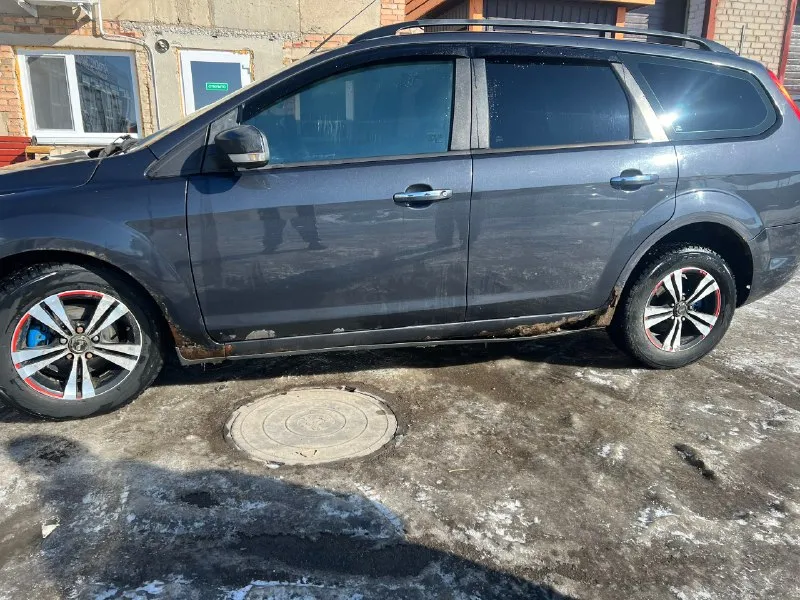 Продам ford фокус 2 рестайлинг. машина в хорошем состоянии, кроме кузова, есть полностью видео всех деталей по кузову, мотор живой, масло не ест, рабочий автомобиль, усиленные пружины, стоит хорошая музыка, автозапуск, быстрым торг цена 375000. пробег 313000. +79495228049 телеграмм или в вк 📞 звоните: +7(949)5228049 - фотография - 10