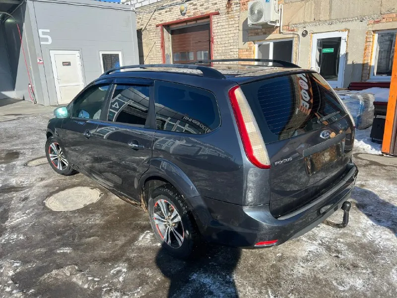 Продам ford фокус 2 рестайлинг. машина в хорошем состоянии, кроме кузова, есть полностью видео всех деталей по кузову, мотор живой, масло не ест, рабочий автомобиль, усиленные пружины, стоит хорошая музыка, автозапуск, быстрым торг цена 375000. пробег 313000. +79495228049 телеграмм или в вк 📞 звоните: +7(949)5228049 - фотография - 3
