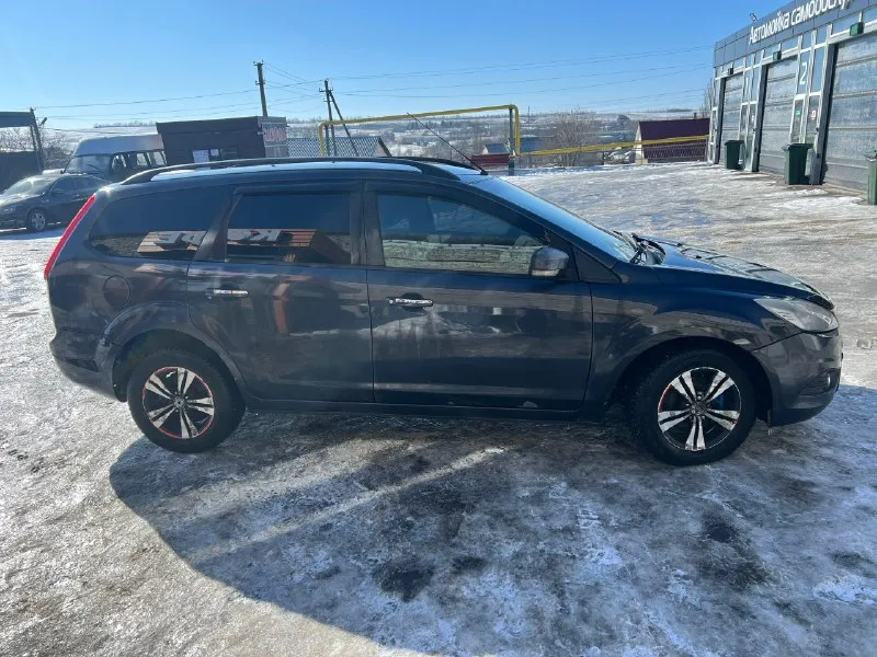 Продам ford фокус 2 рестайлинг. машина в хорошем состоянии, кроме кузова, есть полностью видео всех деталей по кузову, мотор живой, масло не ест, рабочий автомобиль, усиленные пружины, стоит хорошая музыка, автозапуск, быстрым торг цена 375000. пробег 313000. +79495228049 телеграмм или в вк 📞 звоните: +7(949)5228049 - фотография - 8