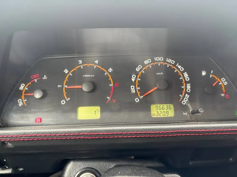 Ваз niva 21214 2019 год 1.7 бензин 84 л. с 8 кл мкпп 97.000 км родной пробег обогрев сидений, электропривод зеркал, подогрев заднего стекла, центральный замок, эсп, из последнего перебрана ходовая, новый радиатор печки, установлен доп свет (балка), стоит неплохая музыка, масло в двигателе менялось 1000 км назад, по мотору без нареканий, немного гудит выжимной подшипник (новый отдам с машиной). автомобиль полностью обслужен и на полном ходу, вся в родном окрасе, небольшой рыжик на левом переднем крыле. все вопросы по телефону цена 750.000 т. р. (торг) +7 (959) 133-08-18 территориально г. ровеньки 📞 звоните: +7(959)1330818 - фотография - 8