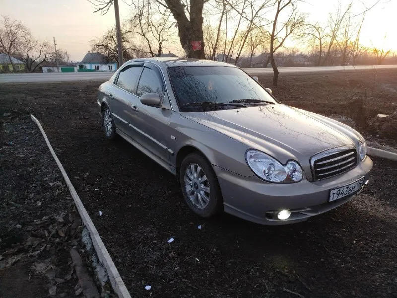 Продам hyundai соната 2008 г. в. двс 2 л. абс. климат. 4 есп. подогрев зеркал, лоб. и заднего стекла. кожаные сиденья с подогревом. камера перед, зад, регистратор. новые динамики. магнитола с интернетом. есть косяки по кузову. 350 торг +79493235450 📞 звоните: +7(949)3235450 - фотография - 1