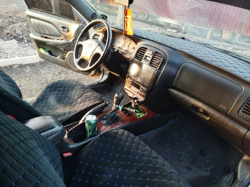 Продам hyundai соната 2008 г. в. двс 2 л. абс. климат. 4 есп. подогрев зеркал, лоб. и заднего стекла. кожаные сиденья с подогревом. камера перед, зад, регистратор. новые динамики. магнитола с интернетом. есть косяки по кузову. 350 торг +79493235450 📞 звоните: +7(949)3235450 - фотография - 6