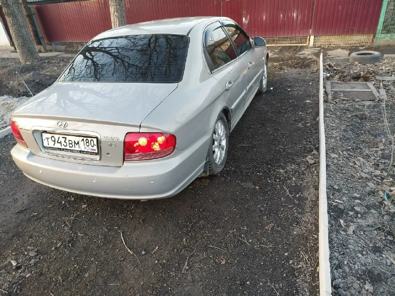 Продам hyundai соната 2008 г. в. двс 2 л. абс. климат. 4 есп. подогрев зеркал, лоб. и заднего стекла. кожаные сиденья с подогревом. камера перед, зад, регистратор. новые динамики. магнитола с интернетом. есть косяки по кузову. 350 торг +79493235450 📞 звоните: +7(949)3235450 - фотография - 7