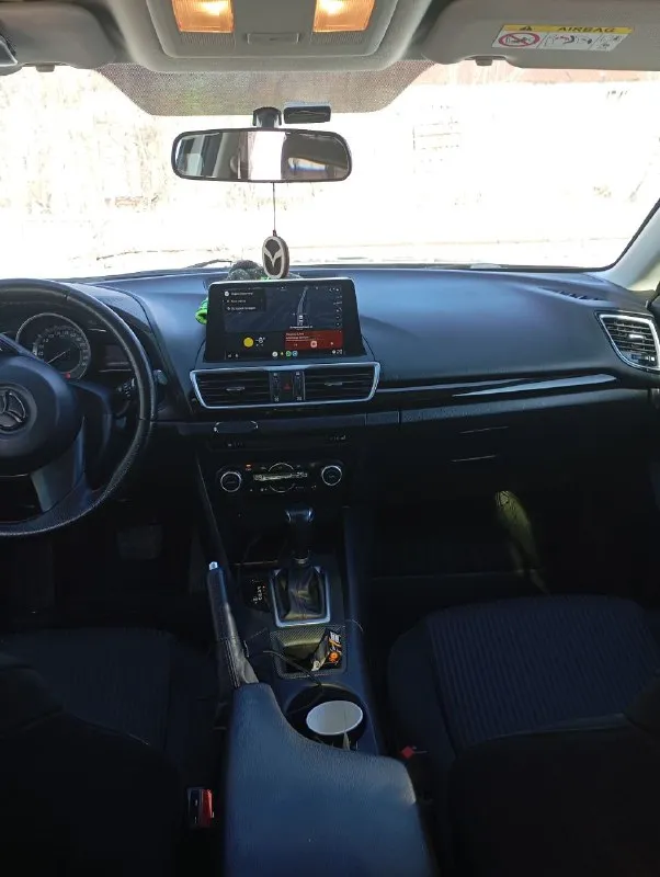 Мазда 3,мотор 1,6, коробка автомат. состояние огонь. климат двух зонный, подогрев сидений, современный планшет с навигацией и камерой заднего вида, музыка хорошая. т.о. пройдено уже на учёте 180.цена1300000,₽ тел +79494793200 - фотография - 7