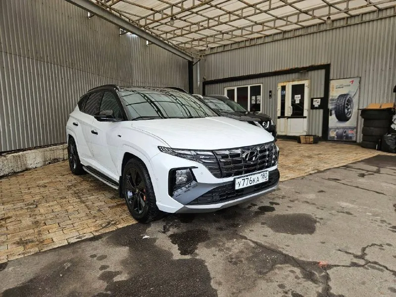 Автор: в продаже 🆘 hyundai tucson n-line цена 3 699 000₽ ✅год выпуска 09/2021 ⚙️двигатель 1.6 гидрид ⚙️коробка автомат 🛞привод передний пригнан из кореи ! продажа от собственника 🤝 переоформление без проблем 🫡 🚀1,6 т / 230 л с ✅пробег 36 500 км полностью обслужена ! в родном окрасе, в идеальном состоянии !!! 👌эксклюзивная комплектация n-linе, спортивный обвес, диски r-19, салон алькантара, панорамная крыша, датчики слепых зон, камера 360, адаптивный круиз контроль, музыкальная акустика bose🎧обдувы и подогревы всех сидений и многое что др. два комплекта резины, мишлен и хенкук! г донецк джамил +79493792969.. !!!наш телеграм канал [ бесплатное размещение за репост!!! правила сообщества [ мы в мах [ [ 📞 звоните: +7(949)3792969 - фотография - 2