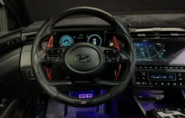 Автор: в продаже 🆘 hyundai tucson n-line цена 3 699 000₽ ✅год выпуска 09/2021 ⚙️двигатель 1.6 гидрид ⚙️коробка автомат 🛞привод передний пригнан из кореи ! продажа от собственника 🤝 переоформление без проблем 🫡 🚀1,6 т / 230 л с ✅пробег 36 500 км полностью обслужена ! в родном окрасе, в идеальном состоянии !!! 👌эксклюзивная комплектация n-linе, спортивный обвес, диски r-19, салон алькантара, панорамная крыша, датчики слепых зон, камера 360, адаптивный круиз контроль, музыкальная акустика bose🎧обдувы и подогревы всех сидений и многое что др. два комплекта резины, мишлен и хенкук! г донецк джамил +79493792969.. !!!наш телеграм канал [ бесплатное размещение за репост!!! правила сообщества [ мы в мах [ [ 📞 звоните: +7(949)3792969 - фотография - 7