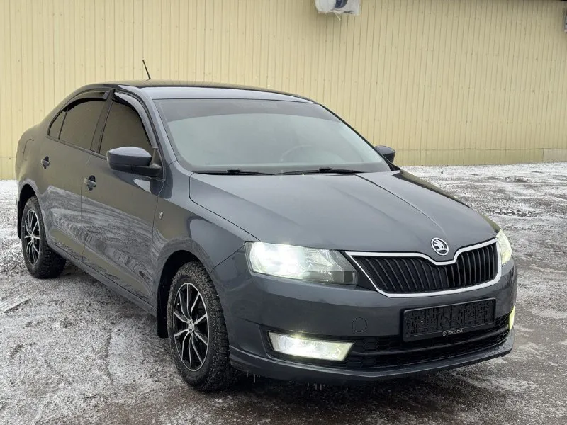 🔥skoda rapid🔥 в шикарном состоянии! ✅куплен новым в салоне в 2015г ✅кузов лифтбек ✅мотор 1.6 ✅бензиновый мрi (атмосферный) ✅коробка механика 5ст. ✅передний привод ✅пробег 153.000 тыс. км ✅2 хозяин 🔥комплектация✅сигнализация с меткой ✅би лэд в фарах ✅лэд птф ✅сигнализация ✅разъемы под aux usb ✅разъем 12v ✅магнитола ✅литые диски r15 ✅тех осмотр пройден, готов к регистрации в мрэо 🔥в подарок новому владельцу полный бак топлива🔥 ✅донецк. стоимость 1.100.000₽ тел. +7949-50-800-60 - фотография - 2
