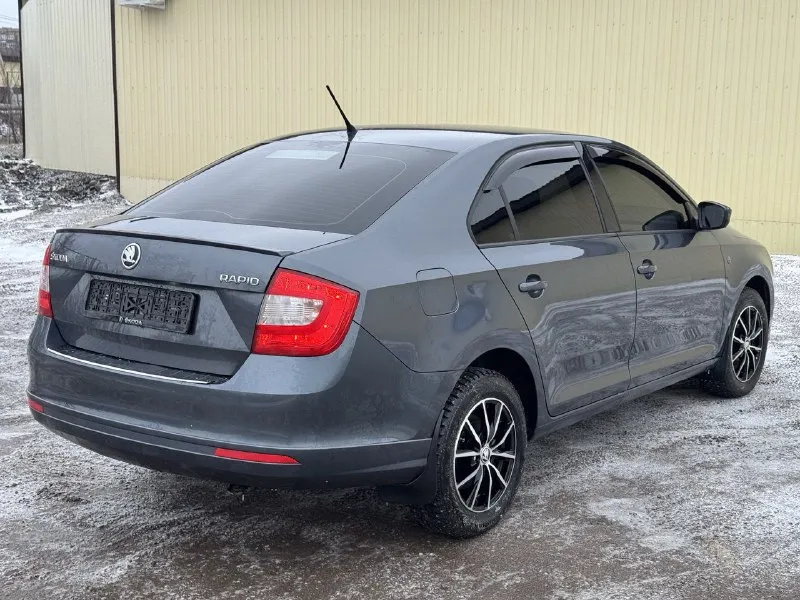 🔥skoda rapid🔥 в шикарном состоянии! ✅куплен новым в салоне в 2015г ✅кузов лифтбек ✅мотор 1.6 ✅бензиновый мрi (атмосферный) ✅коробка механика 5ст. ✅передний привод ✅пробег 153.000 тыс. км ✅2 хозяин 🔥комплектация✅сигнализация с меткой ✅би лэд в фарах ✅лэд птф ✅сигнализация ✅разъемы под aux usb ✅разъем 12v ✅магнитола ✅литые диски r15 ✅тех осмотр пройден, готов к регистрации в мрэо 🔥в подарок новому владельцу полный бак топлива🔥 ✅донецк. стоимость 1.100.000₽ тел. +7949-50-800-60 - фотография - 3