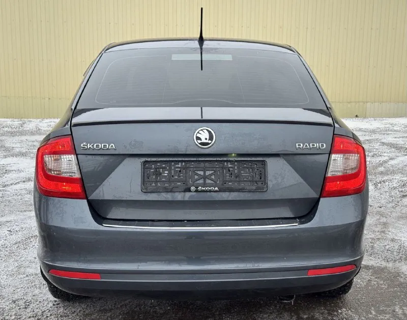 🔥skoda rapid🔥 в шикарном состоянии! ✅куплен новым в салоне в 2015г ✅кузов лифтбек ✅мотор 1.6 ✅бензиновый мрi (атмосферный) ✅коробка механика 5ст. ✅передний привод ✅пробег 153.000 тыс. км ✅2 хозяин 🔥комплектация✅сигнализация с меткой ✅би лэд в фарах ✅лэд птф ✅сигнализация ✅разъемы под aux usb ✅разъем 12v ✅магнитола ✅литые диски r15 ✅тех осмотр пройден, готов к регистрации в мрэо 🔥в подарок новому владельцу полный бак топлива🔥 ✅донецк. стоимость 1.100.000₽ тел. +7949-50-800-60 - фотография - 5