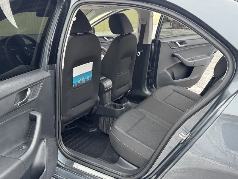 🔥skoda rapid🔥 в шикарном состоянии! ✅куплен новым в салоне в 2015г ✅кузов лифтбек ✅мотор 1.6 ✅бензиновый мрi (атмосферный) ✅коробка механика 5ст. ✅передний привод ✅пробег 153.000 тыс. км ✅2 хозяин 🔥комплектация✅сигнализация с меткой ✅би лэд в фарах ✅лэд птф ✅сигнализация ✅разъемы под aux usb ✅разъем 12v ✅магнитола ✅литые диски r15 ✅тех осмотр пройден, готов к регистрации в мрэо 🔥в подарок новому владельцу полный бак топлива🔥 ✅донецк. стоимость 1.100.000₽ тел. +7949-50-800-60 - фотография - 7