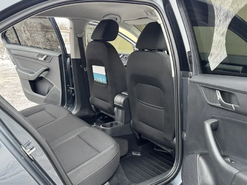 🔥skoda rapid🔥 в шикарном состоянии! ✅куплен новым в салоне в 2015г ✅кузов лифтбек ✅мотор 1.6 ✅бензиновый мрi (атмосферный) ✅коробка механика 5ст. ✅передний привод ✅пробег 153.000 тыс. км ✅2 хозяин 🔥комплектация✅сигнализация с меткой ✅би лэд в фарах ✅лэд птф ✅сигнализация ✅разъемы под aux usb ✅разъем 12v ✅магнитола ✅литые диски r15 ✅тех осмотр пройден, готов к регистрации в мрэо 🔥в подарок новому владельцу полный бак топлива🔥 ✅донецк. стоимость 1.100.000₽ тел. +7949-50-800-60 - фотография - 8