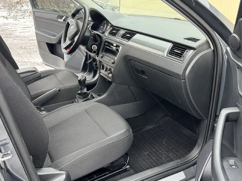 🔥skoda rapid🔥 в шикарном состоянии! ✅куплен новым в салоне в 2015г ✅кузов лифтбек ✅мотор 1.6 ✅бензиновый мрi (атмосферный) ✅коробка механика 5ст. ✅передний привод ✅пробег 153.000 тыс. км ✅2 хозяин 🔥комплектация✅сигнализация с меткой ✅би лэд в фарах ✅лэд птф ✅сигнализация ✅разъемы под aux usb ✅разъем 12v ✅магнитола ✅литые диски r15 ✅тех осмотр пройден, готов к регистрации в мрэо 🔥в подарок новому владельцу полный бак топлива🔥 ✅донецк. стоимость 1.100.000₽ тел. +7949-50-800-60 - фотография - 9