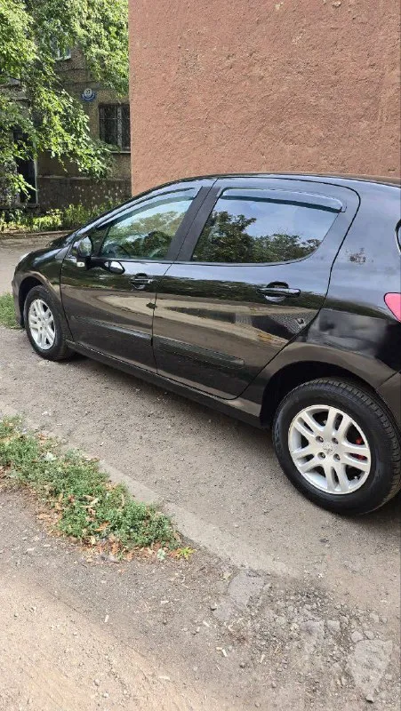 Продам peugeot 308, 2008 г. коробка автомат 2 комплекта резины (зима, лето) цена 480 000₽ торг +79494322175 эдуард машина в донецке 📞 звоните: +7(949)4322175 - фотография - 3