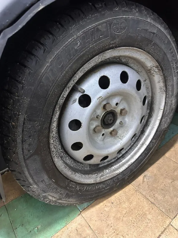 Продам ваз 2115 2007 года машина каждый день в движении. и коробка работают нормально. стоит саб и две пары 16 динамиков. усь и моноблок. новая зимняя резина на 14 штампах. занижение -70 тонер в круг кузов не идеален. ( лкп облазит имеются рыжики, на скорость не влияет) на повседнев машина норм. доки есть( птс-стс) арестов запретов и штрафов нету. цена 80 тыс торг донецк +79495869250 📞 звоните: +7(949)5869250 - фотография - 5