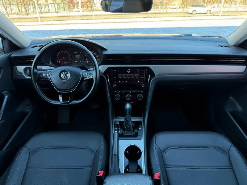 Volkswagen passat год выпуска - 2020 двигатель - 2.0tsi кпп - автомат цена - 1.950.000₽ пробег - 98.000 тел. +79493902663 либо: +7 (949) 679-98-14 продам раскошный седан который находиться в идеальном состоянии по всем параметрам. с мощным и экономичным двигателем и надежной автоматической кпп asin. по кузову без единого изъяна. богатая комплектация: кожаный салон; бесключевой доступ; мертвые зоны в зеркалах; адаптивный круиз-контроль с дистроником; подогревы сидений; кнопка start-stop; двухзонный климат-контроль; датчик света и дождя; полный бортовой компьютер; штатная сенсорная мультимедиа со всеми современными плюшками; помощь при выезде с парковки; удержание полосы; камера заднего вида; эл. зеркала с подогревом; штатная biled оптика и многое другое. кто ищет живой passat с одним хозяином и родным пробегом - звоните ( связь не всегда хорошая, на этих же номерах есть telegram ) 📲 tg: @vladimir_23_23_23 📞 звоните: +7(949)3902663 - фотография - 9