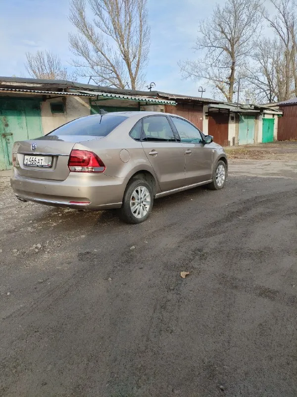 Продам volkswagen polo в отличном состоянии! год выпуска 2017 1собственник. любые проверки! пробег 185000км, всё что нужно менялось вовремя, резина лето+ зима. в комплектации: 4 стеклоподъёмника, парктроник, климат контроль, круиз контроль, мультируль, регулировка и подогрев зеркал. подогрев сидений, центральный замок/сигнализация, автозапуск. 2 ключа. птс оригинал. автомобиль не требует вложений. цена 1120000 торг. . осмотр макеевка. любое переоформление. дополнительная информация по телефону +79493027533 +79495800251 или телеграм 📞 звоните: +7(949)3027533 - фотография - 3