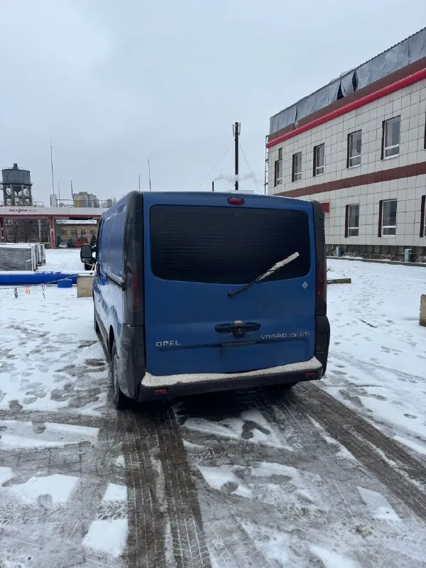 🚐 продам opel vivaro 1.9 грузовой фургон, 2002 г. 📍 пробег: 351 000 км 🔧 техническое состояние: - двигатель, коробка, ходовая и турбина — в хорошем состоянии - заводится в любую погоду - установлена новая зимняя резина 🚘 кузов: - оцинкованный - есть естественные следы эксплуатации 🏠 машина всегда хранилась во дворе под навесом 📍 город: донецк 💰 цена: 900 000 руб. (торг) 📞 контакт: +79490360100 📞 звоните: +7(949)0360100 - фотография - 5