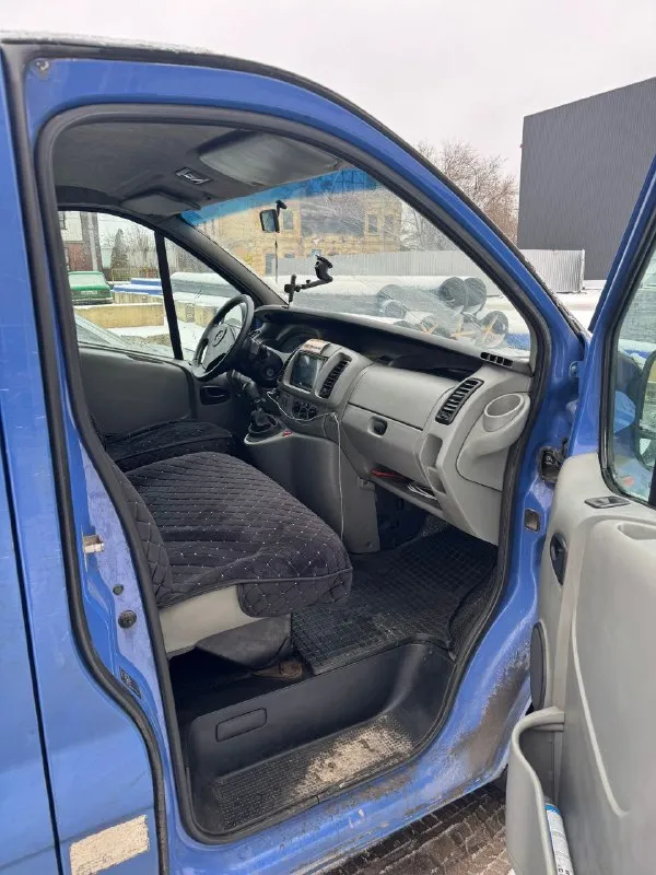 🚐 продам opel vivaro 1.9 грузовой фургон, 2002 г. 📍 пробег: 351 000 км 🔧 техническое состояние: - двигатель, коробка, ходовая и турбина — в хорошем состоянии - заводится в любую погоду - установлена новая зимняя резина 🚘 кузов: - оцинкованный - есть естественные следы эксплуатации 🏠 машина всегда хранилась во дворе под навесом 📍 город: донецк 💰 цена: 900 000 руб. (торг) 📞 контакт: +79490360100 📞 звоните: +7(949)0360100 - фотография - 7