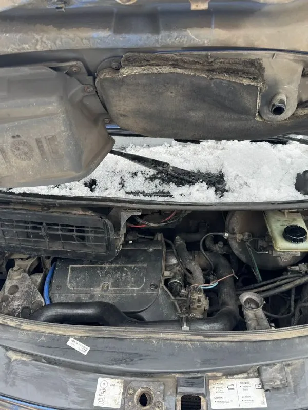 🚐 продам opel vivaro 1.9 грузовой фургон, 2002 г. 📍 пробег: 351 000 км 🔧 техническое состояние: - двигатель, коробка, ходовая и турбина — в хорошем состоянии - заводится в любую погоду - установлена новая зимняя резина 🚘 кузов: - оцинкованный - есть естественные следы эксплуатации 🏠 машина всегда хранилась во дворе под навесом 📍 город: донецк 💰 цена: 900 000 руб. (торг) 📞 контакт: +79490360100 📞 звоните: +7(949)0360100 - фотография - 8