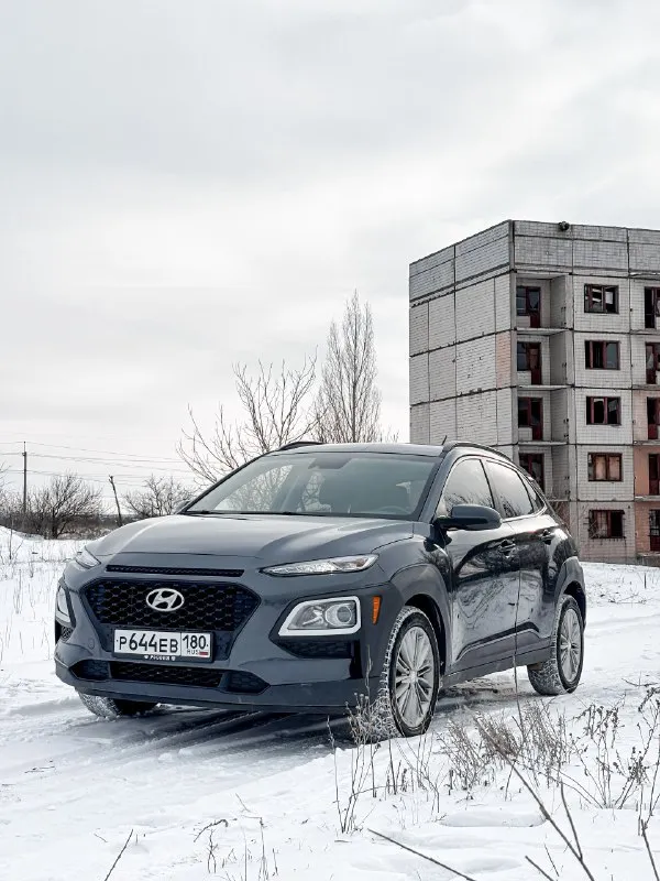 Срочно 🚨 2018 год. цена 1.480 000 р. продам компактный свежий, недорогой продам компактный свежий, недорогой в обслуживании кроссовер подойдет как для девушки так и для семьи hyundai kona 2018 года, мотор 2.0, коробка автомат 6 ст aisin родной пробег 156 000 км машина в хорошем состоянии без вложений расход автомобиля 7.5 литров ! из недавнего поменяно масло в двс, муфте полного привода, переднем редукторе, заднем редукторе, так же поменяли колодки в круг ! на данный момент вложений машина не требует ! комплектация полный привод блокировка помощь при спуске с горы старт стоп бесключевой доступ мульти руль кондиционер камера заднего вида подогрев сидений блютус документы в полном порядке тех осмотр на автомобиль пройден, можно сразу поставить на учет цена 1.480 000 р. тел. +79494328750 (если нет связи пишите на телеграмм я перезвоню ) территориально г. ждановка 📞 🇷🇺 звоните: +79494328750 - фотография - 1