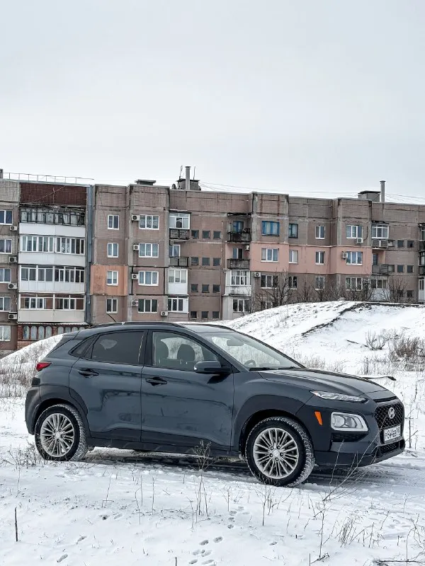 Срочно 🚨 2018 год. цена 1.480 000 р. продам компактный свежий, недорогой продам компактный свежий, недорогой в обслуживании кроссовер подойдет как для девушки так и для семьи hyundai kona 2018 года, мотор 2.0, коробка автомат 6 ст aisin родной пробег 156 000 км машина в хорошем состоянии без вложений расход автомобиля 7.5 литров ! из недавнего поменяно масло в двс, муфте полного привода, переднем редукторе, заднем редукторе, так же поменяли колодки в круг ! на данный момент вложений машина не требует ! комплектация полный привод блокировка помощь при спуске с горы старт стоп бесключевой доступ мульти руль кондиционер камера заднего вида подогрев сидений блютус документы в полном порядке тех осмотр на автомобиль пройден, можно сразу поставить на учет цена 1.480 000 р. тел. +79494328750 (если нет связи пишите на телеграмм я перезвоню ) территориально г. ждановка 📞 🇷🇺 звоните: +79494328750 - фотография - 3