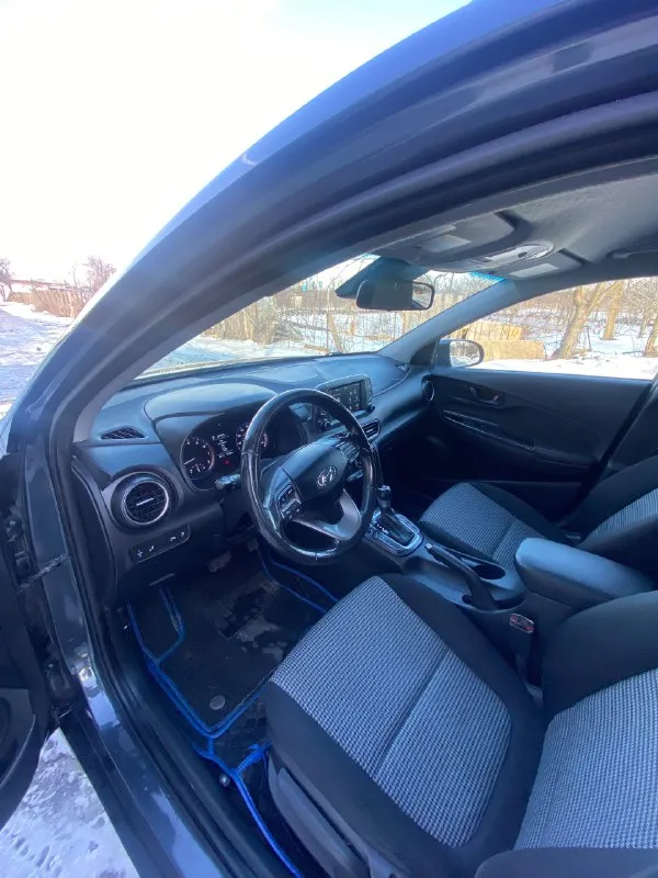 Срочно 🚨 2018 год. цена 1.480 000 р. продам компактный свежий, недорогой продам компактный свежий, недорогой в обслуживании кроссовер подойдет как для девушки так и для семьи hyundai kona 2018 года, мотор 2.0, коробка автомат 6 ст aisin родной пробег 156 000 км машина в хорошем состоянии без вложений расход автомобиля 7.5 литров ! из недавнего поменяно масло в двс, муфте полного привода, переднем редукторе, заднем редукторе, так же поменяли колодки в круг ! на данный момент вложений машина не требует ! комплектация полный привод блокировка помощь при спуске с горы старт стоп бесключевой доступ мульти руль кондиционер камера заднего вида подогрев сидений блютус документы в полном порядке тех осмотр на автомобиль пройден, можно сразу поставить на учет цена 1.480 000 р. тел. +79494328750 (если нет связи пишите на телеграмм я перезвоню ) территориально г. ждановка 📞 🇷🇺 звоните: +79494328750 - фотография - 5