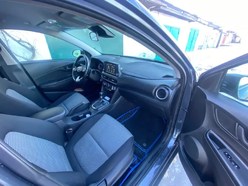 Срочно 🚨 2018 год. цена 1.480 000 р. продам компактный свежий, недорогой продам компактный свежий, недорогой в обслуживании кроссовер подойдет как для девушки так и для семьи hyundai kona 2018 года, мотор 2.0, коробка автомат 6 ст aisin родной пробег 156 000 км машина в хорошем состоянии без вложений расход автомобиля 7.5 литров ! из недавнего поменяно масло в двс, муфте полного привода, переднем редукторе, заднем редукторе, так же поменяли колодки в круг ! на данный момент вложений машина не требует ! комплектация полный привод блокировка помощь при спуске с горы старт стоп бесключевой доступ мульти руль кондиционер камера заднего вида подогрев сидений блютус документы в полном порядке тех осмотр на автомобиль пройден, можно сразу поставить на учет цена 1.480 000 р. тел. +79494328750 (если нет связи пишите на телеграмм я перезвоню ) территориально г. ждановка 📞 🇷🇺 звоните: +79494328750 - фотография - 6